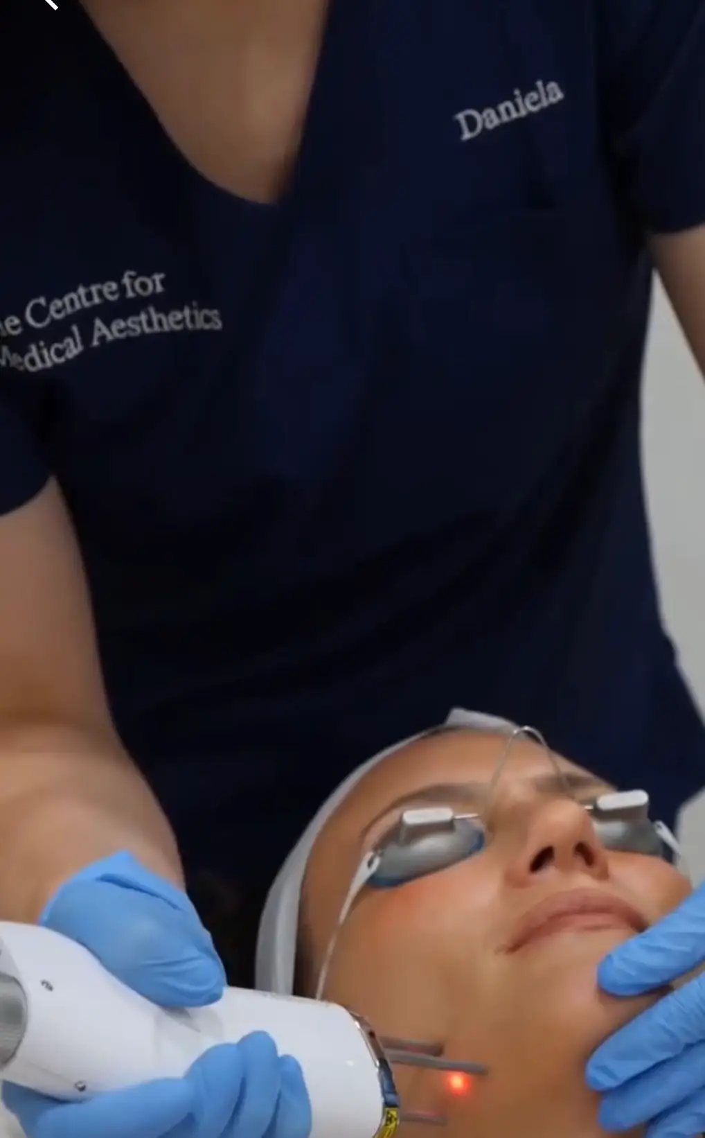 Picosecond laser handpiece in use